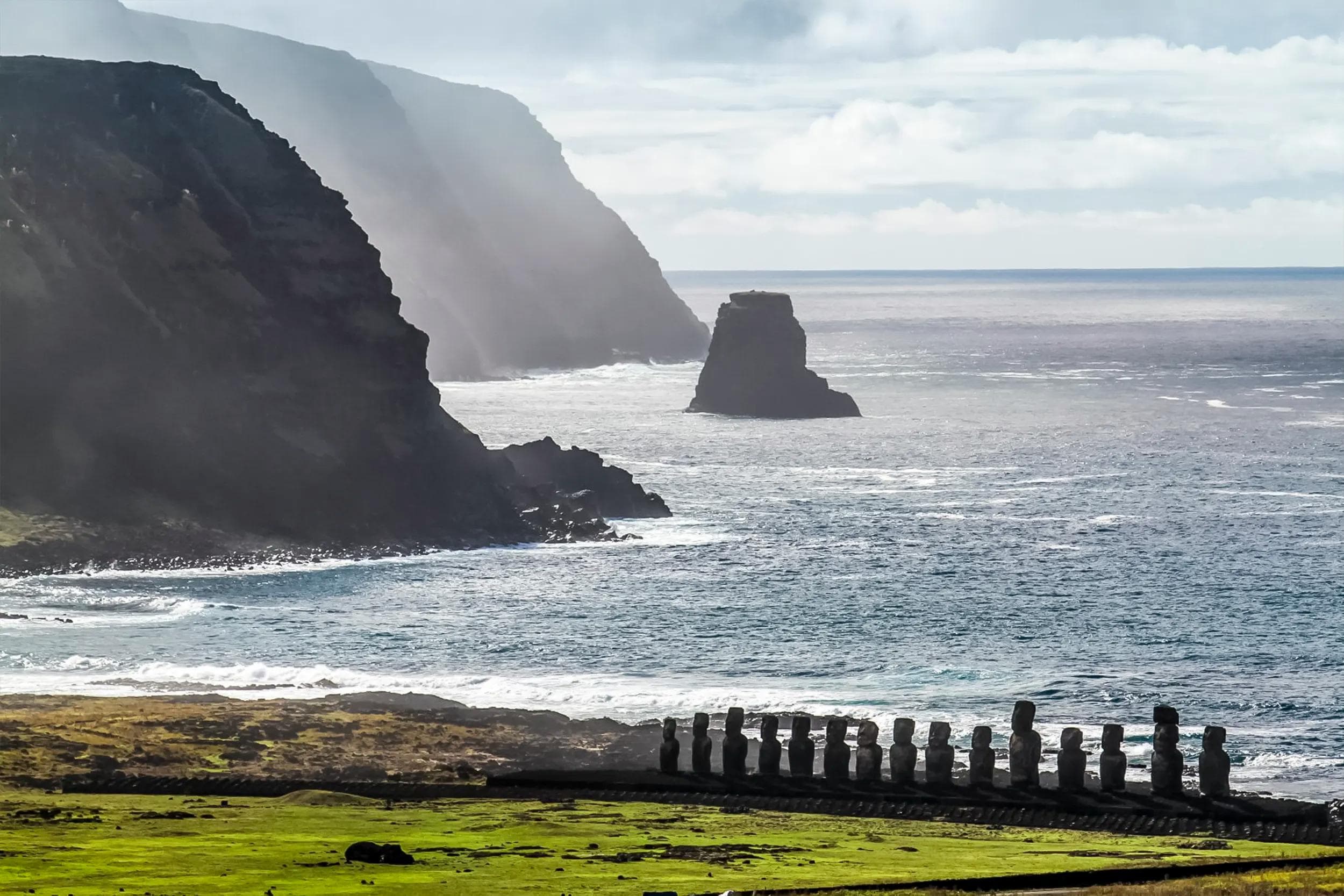 EASTER ISLAND AND THE TAPATI FESTIVAL